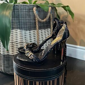 Guess sandals / Size 8